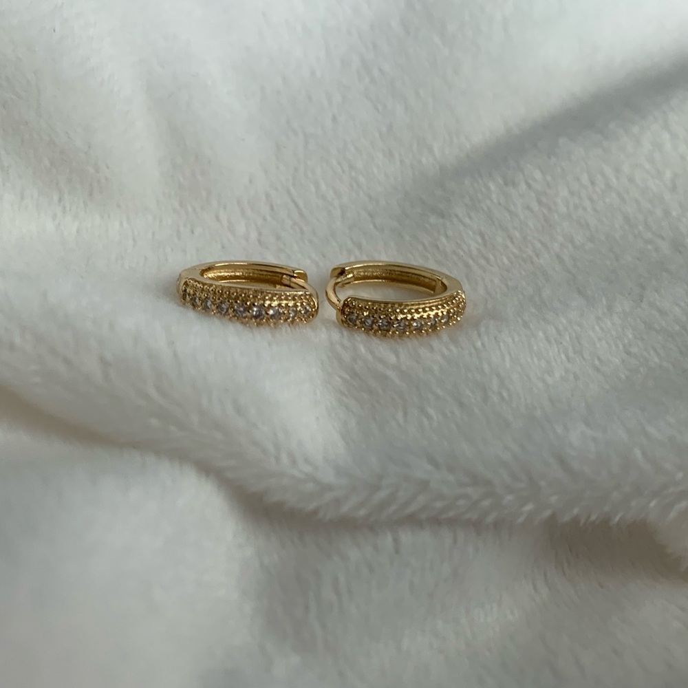 FASHION Beautiful gold huggy bling earrings - Picture 4 of 8